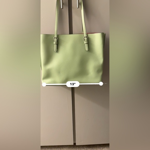 Medium size Coach purse - Picture 5 of 14